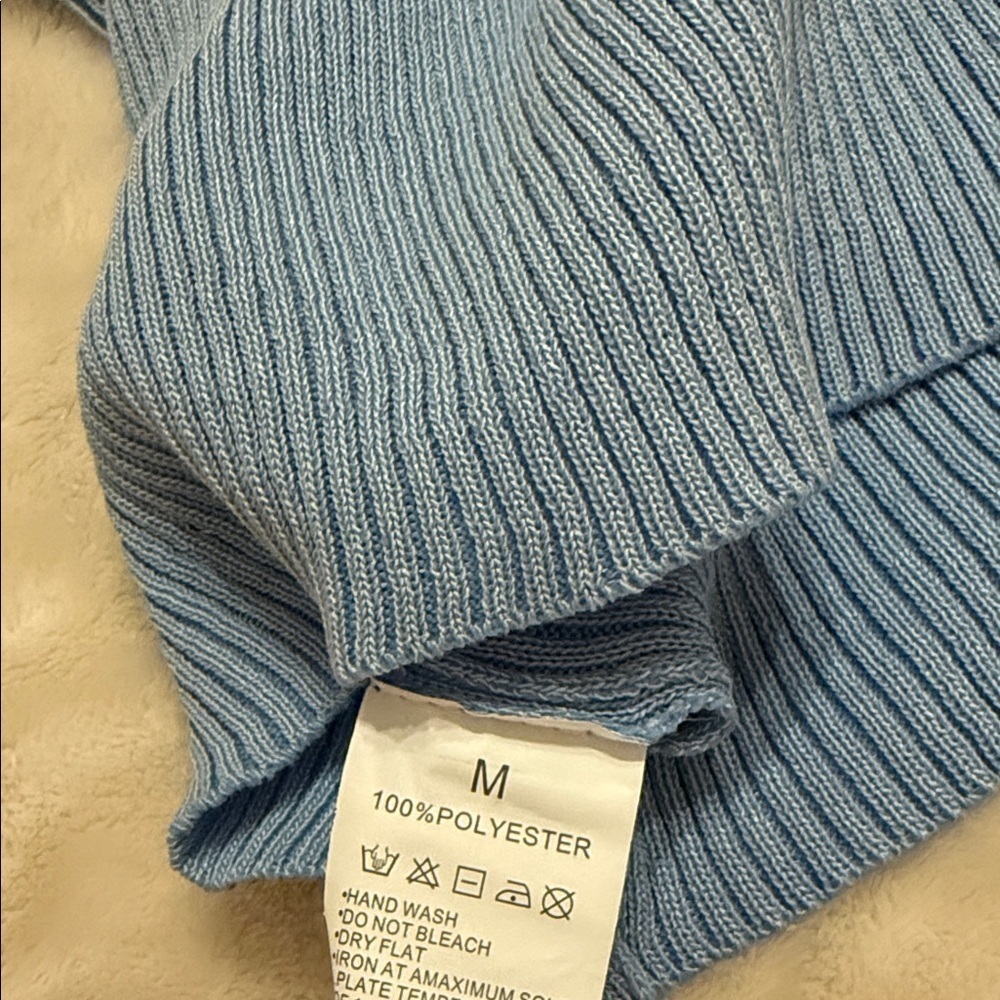 Amazon Blue Ribbed Crop Top - Picture 2 of 3